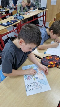Pomenu lokalno pridelane hrane in zdravemu  načinu prehranjevanja so se pridružili osnovnošolci v Kotljah (3)